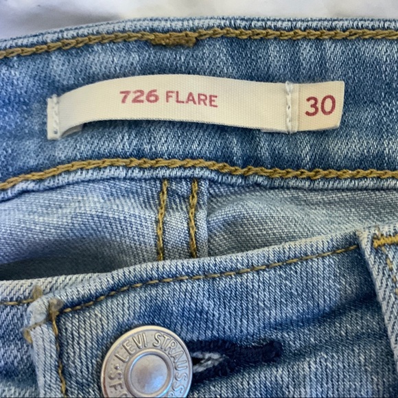 726 Levi’s Flare Light Blue Women's Jeans - Picture 2 of 5
